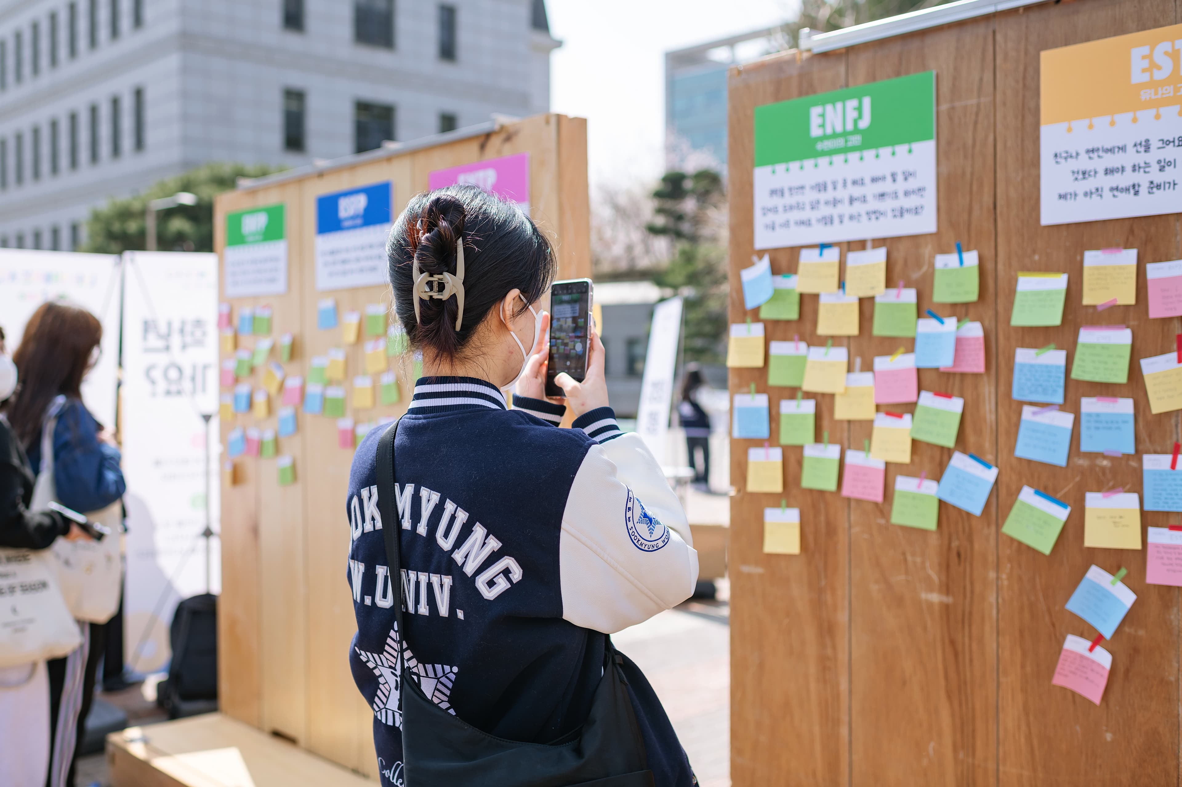 [한 끗 차이] 아름다운 테이핑은 머문 자리도 아름답다